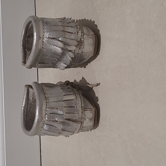 Minnetonka Boots Silver Girl 5 - Picture 4 of 5